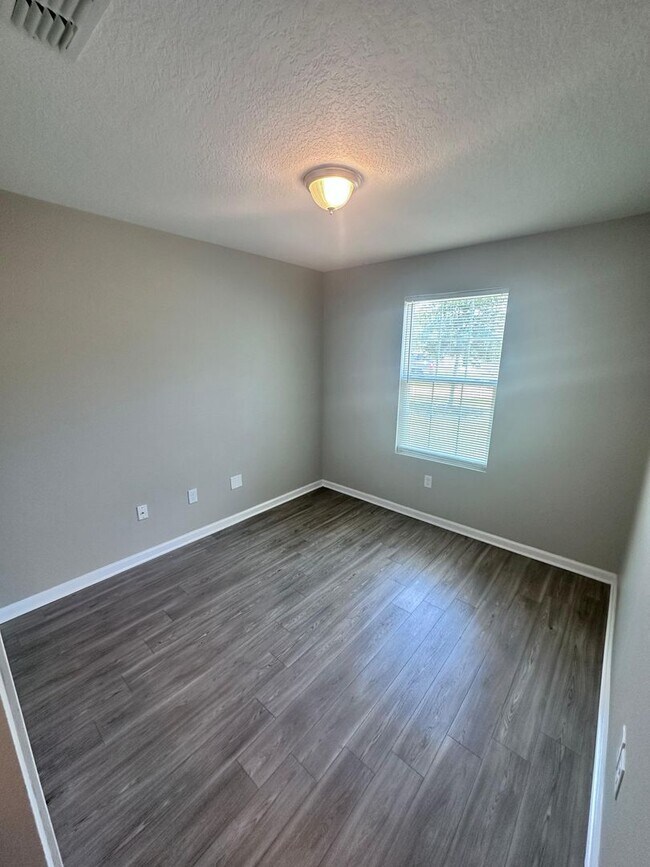 Building Photo - *** TWO WEEKS FREE ***  Gorgeous 4-Bedroom Home with Granite Counters & 2-Car Garage
