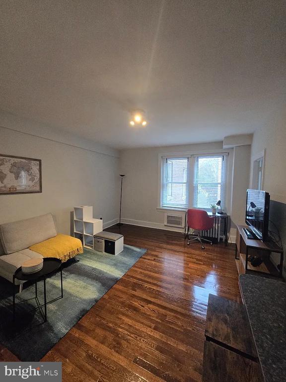 Building Photo - 1954 Columbia Rd NW