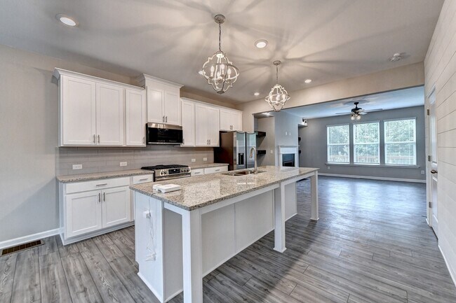 Building Photo - 4655 White St