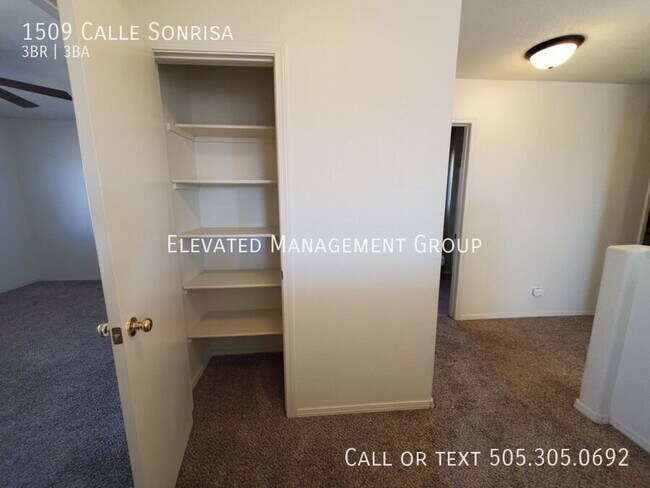 Building Photo - 1509 Calle Sonrisa NE