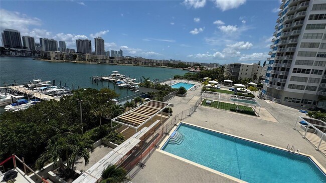 Building Photo - 18011 Biscayne Blvd