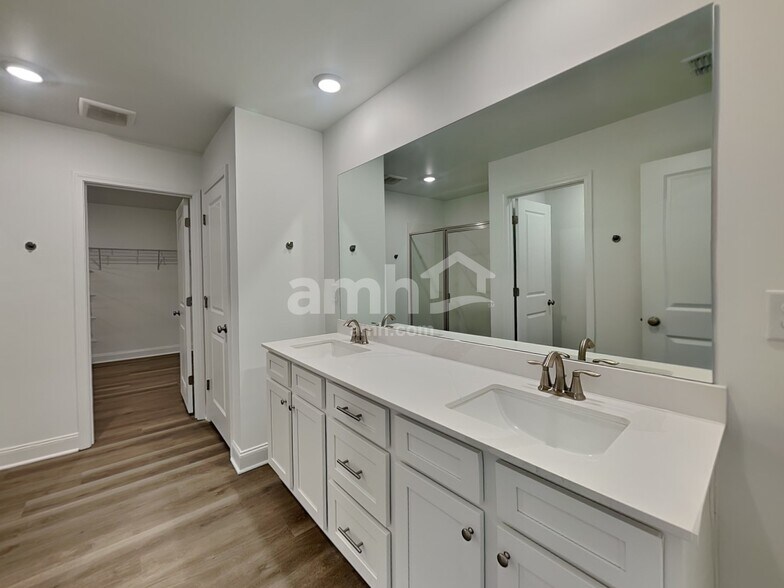 Building Photo - 920 Carnelian Ln