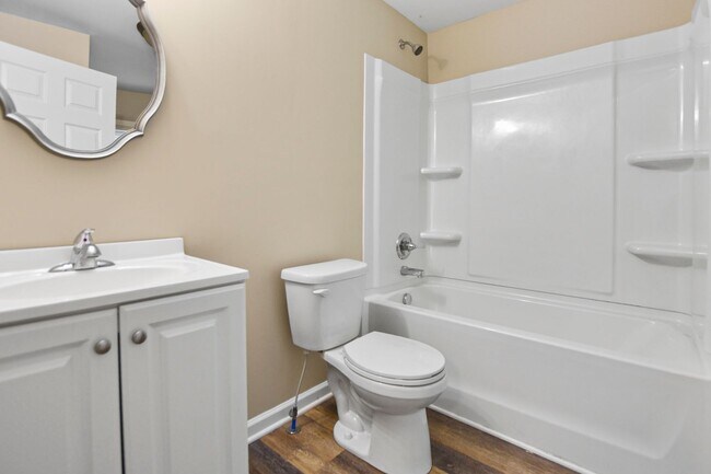 Building Photo - Pet Friendly Three Bedroom!