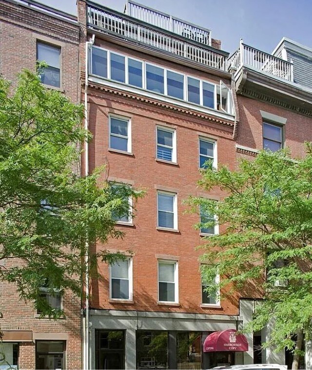 Building Photo - 338 Commercial St