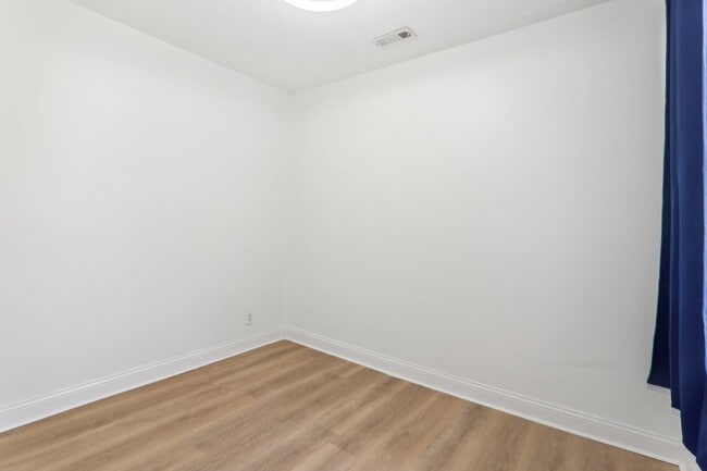 Building Photo - 8807 S Lowe Ave