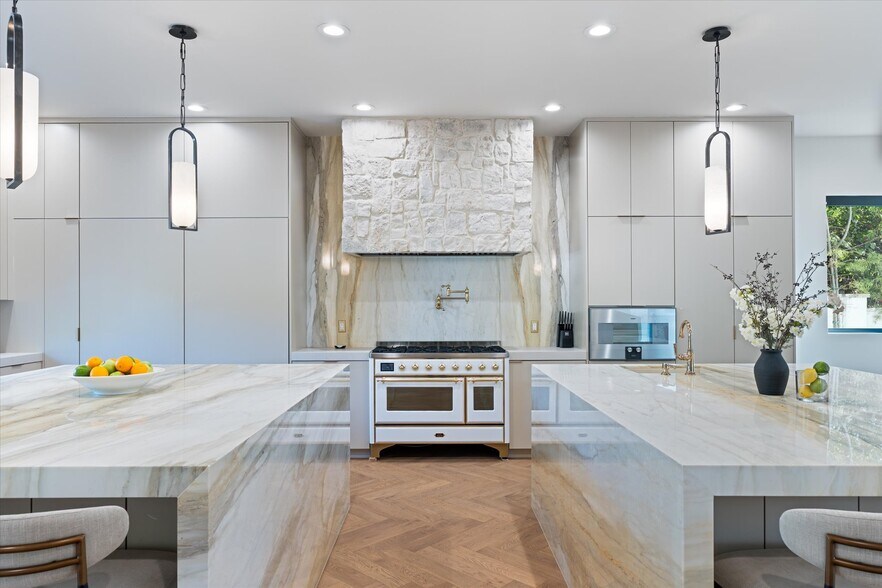 Building Photo - 17437 Oak Creek Ct