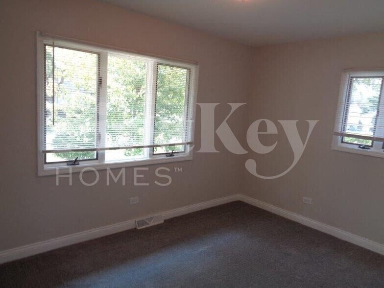 Building Photo - 451 E Mulberry Ct
