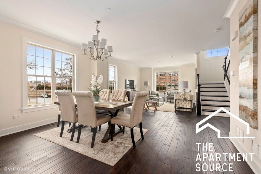 Building Photo - 664 Elm St