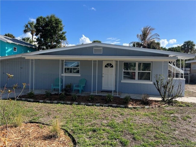 Building Photo - 2172 NE Pelican Terrace