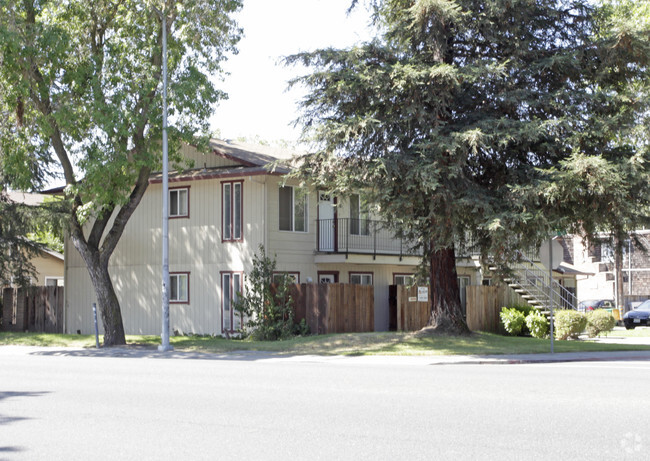 Primary Photo - University Gate Apartments