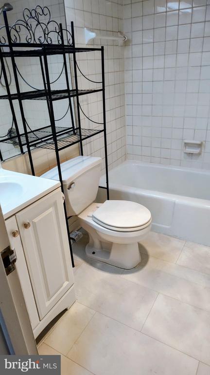 Building Photo - 6100 Westchester Park Dr