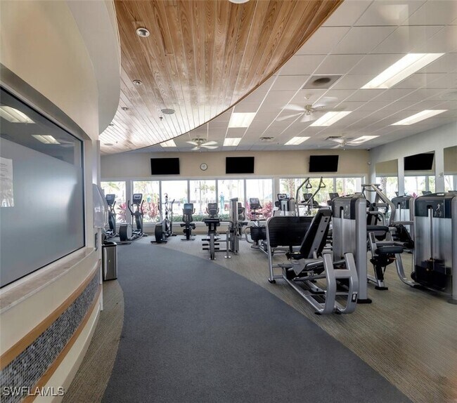 Building Photo - 14940 Edgewater Cir