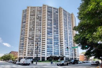 Building Photo - 3930 N Pine Grove Ave