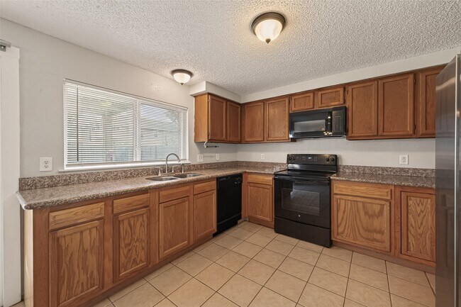 Building Photo - 1806 Foxlake Dr