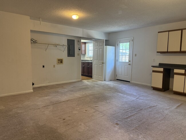 Building Photo - 36 Country Walk Dr