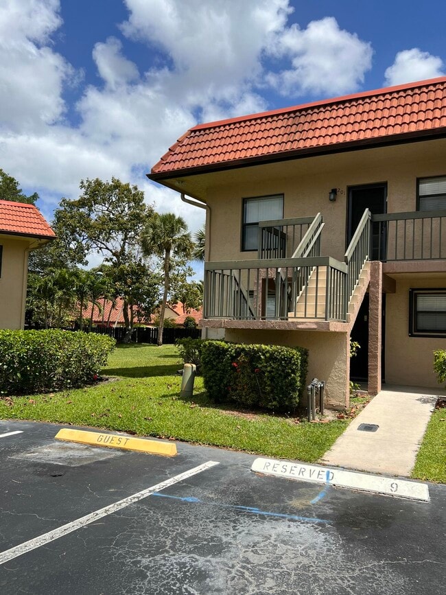 Building Photo - 21890 Lake Forest Cir