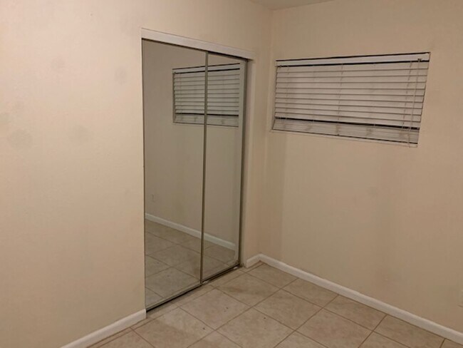 Building Photo - West side Beauty! 3 Bedrooms 2 Bathroom