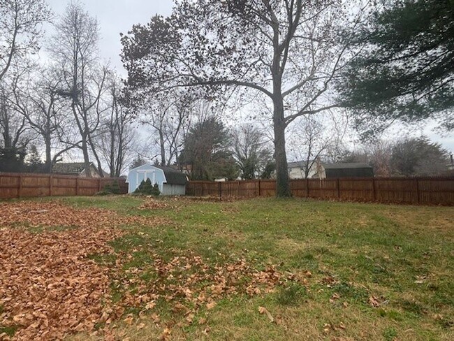 Building Photo - LOVELY CAPE COD WITH 4 BEDS, 2 BATHS AND G...