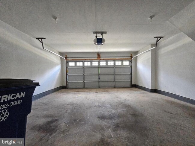 Building Photo - 8820 Englewood Farms Dr