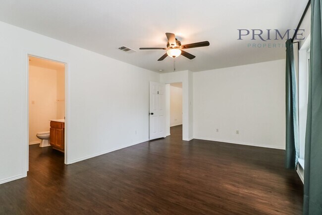 Building Photo - Amazing home ready to move in!
