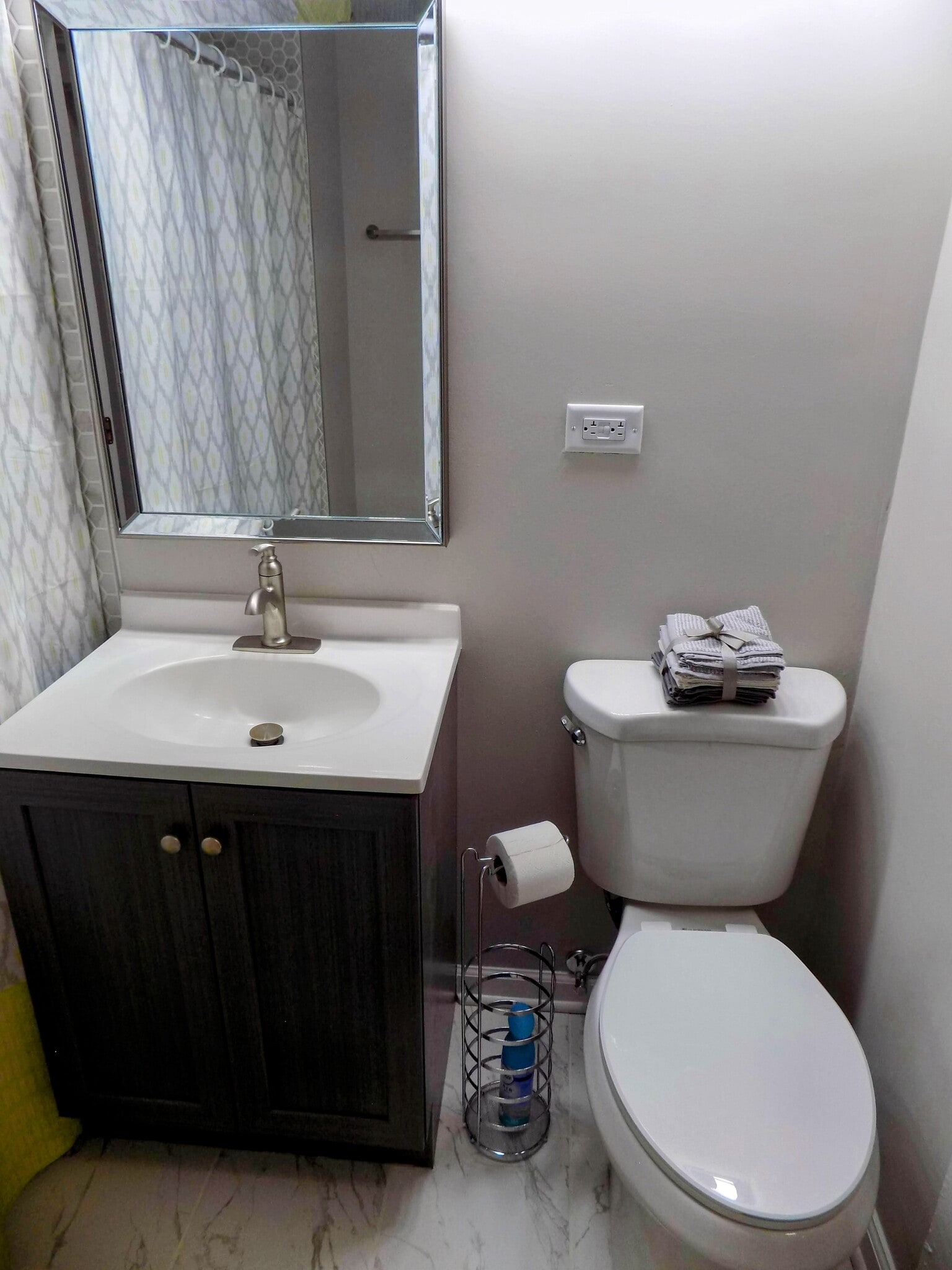 Building Photo - 434 N Pine Ave