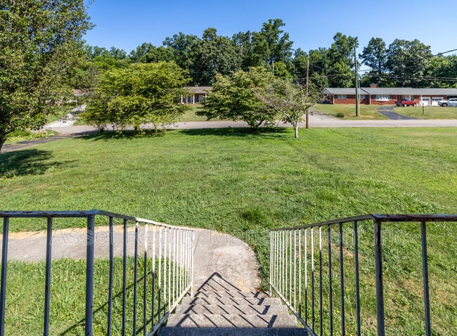 Building Photo - 6633 Wachese Ln