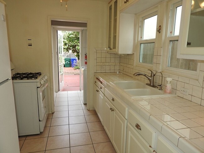 Building Photo - Charming Spanish House with Secluded Yard