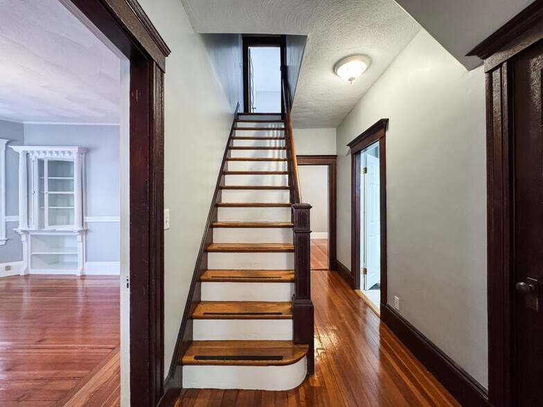 Building Photo - 37 Lowden Ave