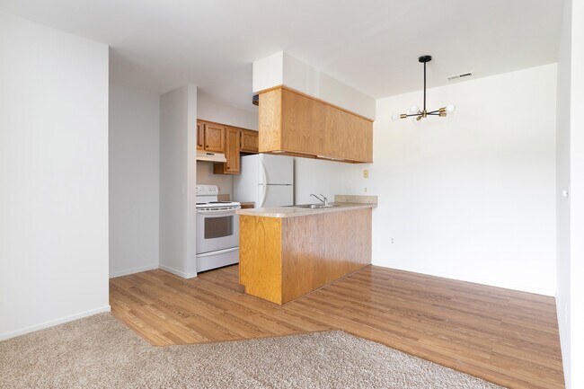 Building Photo - 16446 Clarkson Dr