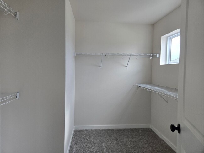 Building Photo - RaeMat LLC