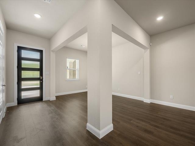 Building Photo - 420 Water's Edge Drive