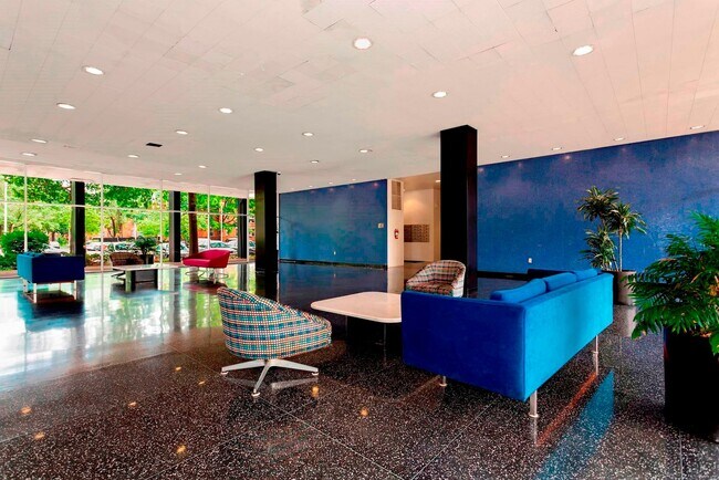 Building Photo - 1 bedroom 1 bathroom Condo in Navy Yard!