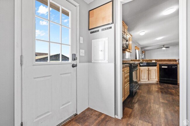 Building Photo - Kamas 3 Bedroom Home Available Now