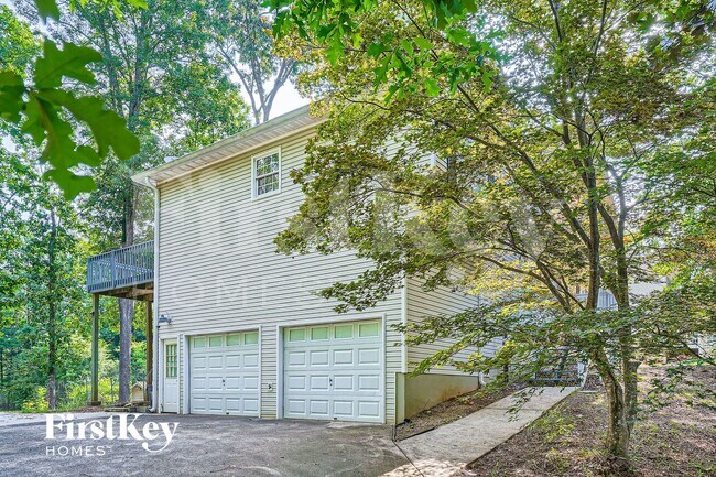 Building Photo - 6215 Little Ridge Rd