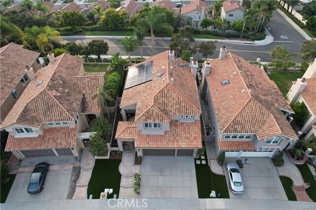 Building Photo - 13 Bernay