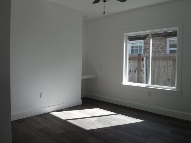 Building Photo - 813 Shasta St