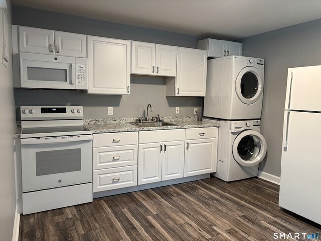 Building Photo - 142 Meridian St