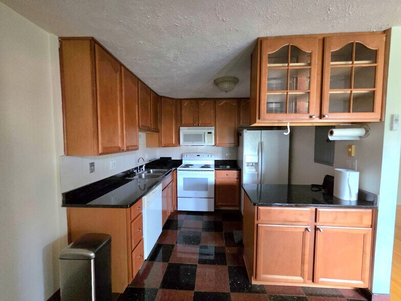Building Photo - 2205 Arbor Cir