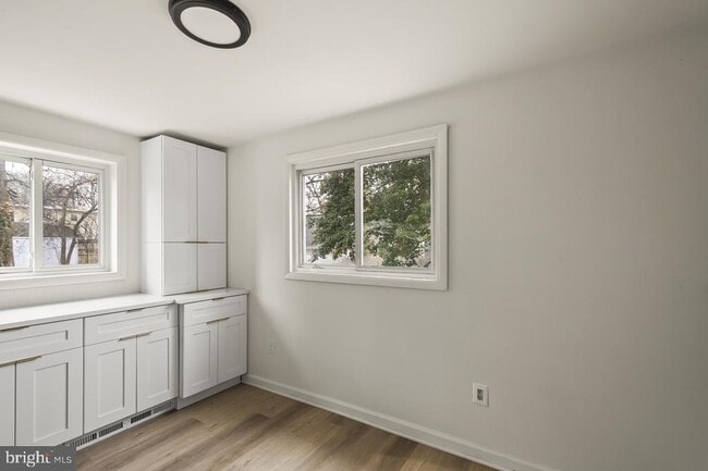 Building Photo - 10725 Maple St