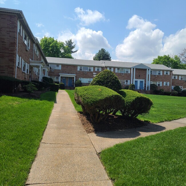 Building Photo - 2-58 Virginia Dr