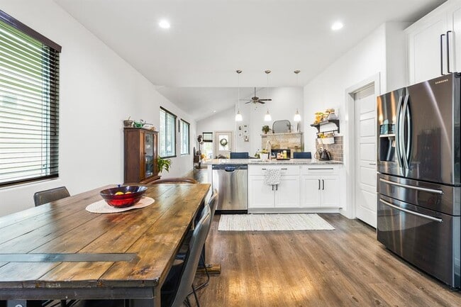 Building Photo - 205 Hanauma Dr