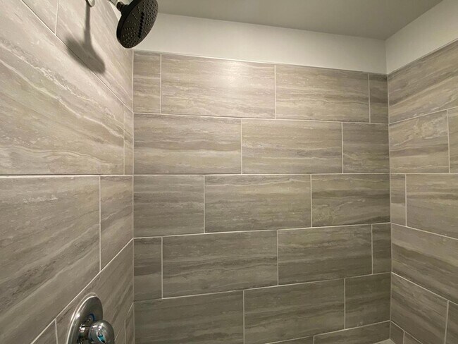 Building Photo - 702 Gimari Dr