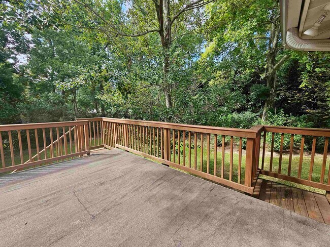 Building Photo - 850 Brookwood Dr