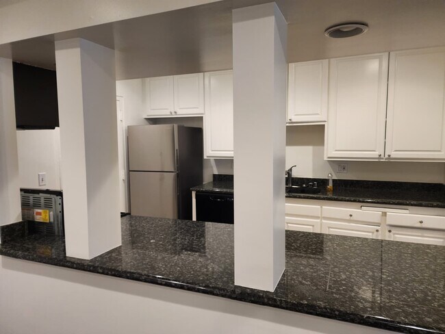 Building Photo - 5339 Newcastle Ave