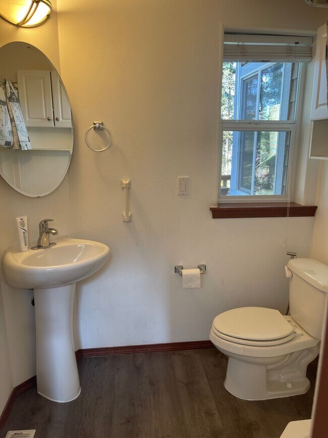 Building Photo - Gorgeous custom built home