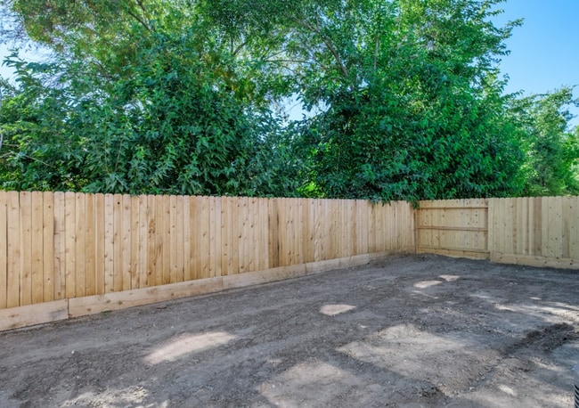 Building Photo - $2,195 Belmont & Armstrong, Gated Community - N Cattail Ct, Fresno / Solar!