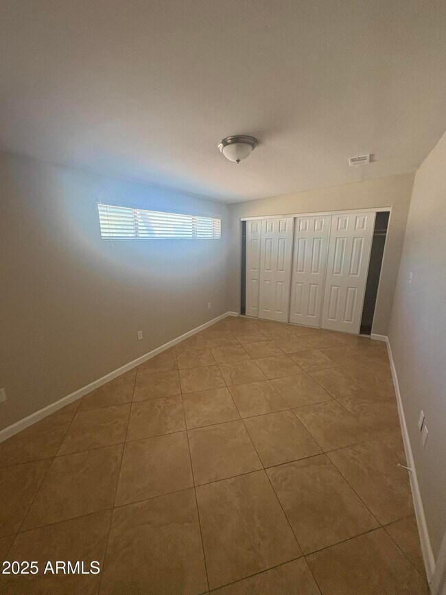 Building Photo - 918 S San Joaquin Ct
