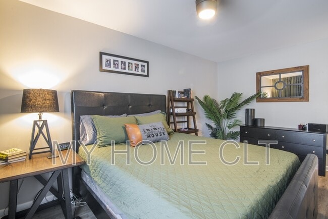 Building Photo - 4605 Coronado Dr