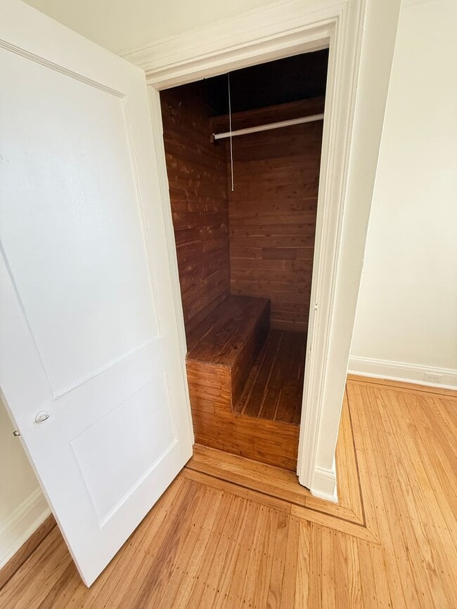 Building Photo - Spacious 3 Bedroom Townhome in Historic Ed...