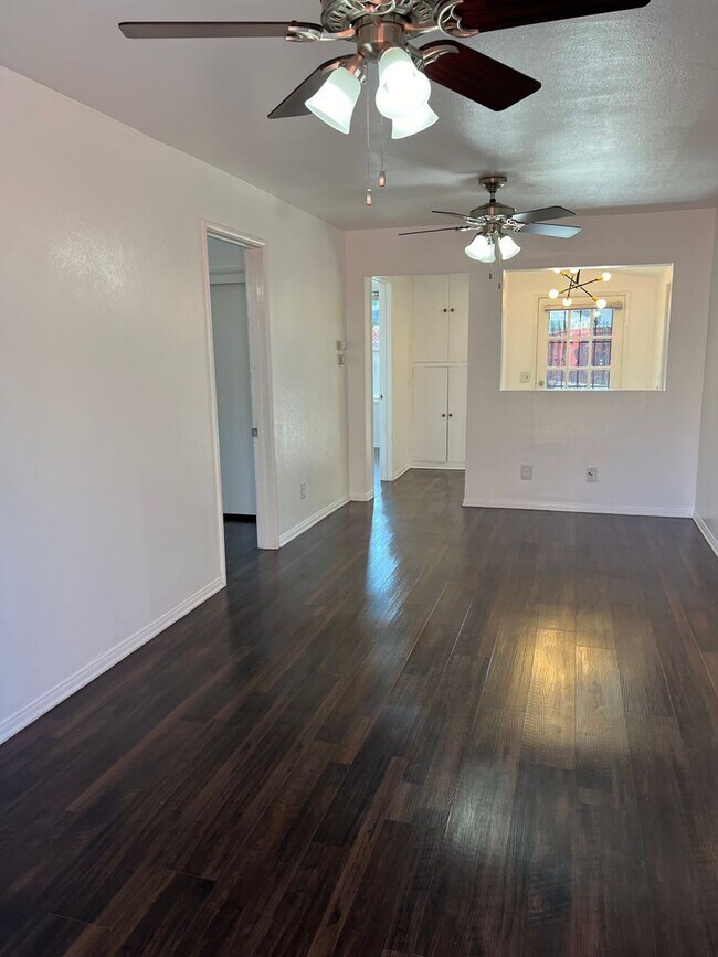 Building Photo - Charming Anaheim Cottage